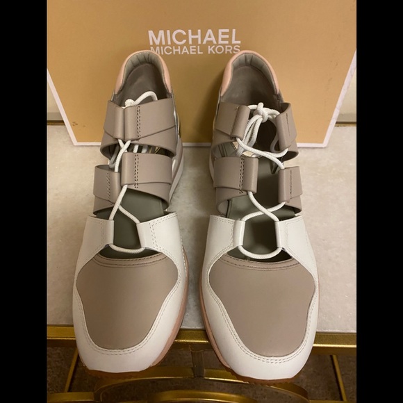 NWT Never Worn MICHAEL KORS Leather Beckett Trainer. Size 9 - Picture 2 of 6